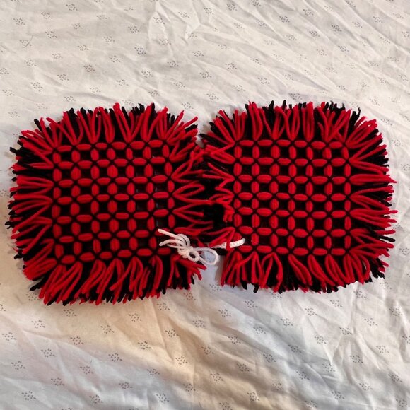 Handcrafted Woven Yarn Pot Holders Black & Red Square Set Of 2 7"x7" Kitchen Dec - Picture 1 of 8